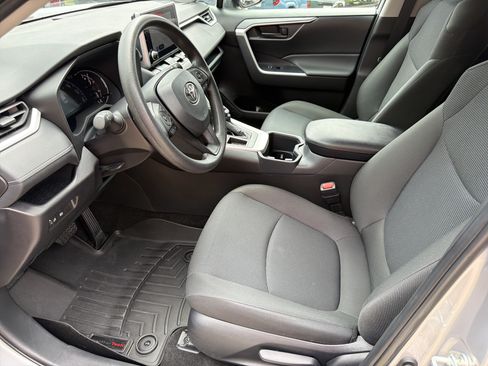 Used 2025 Toyota RAV4 LE FWD image 9