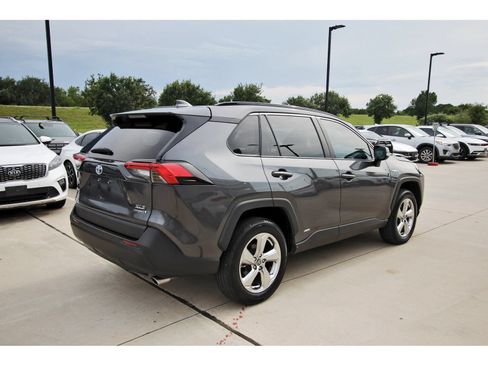 Used 2021 Toyota RAV4 XLE Premium AWD/4WD image 8