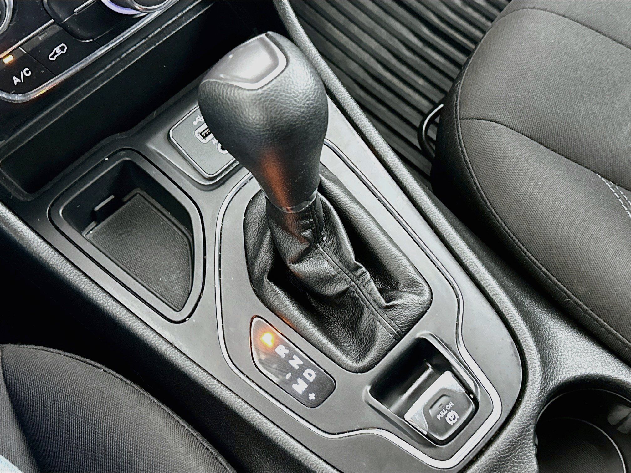Used 2019 Jeep Cherokee Latitude w/ Popular Appearance Group FWD image 23
