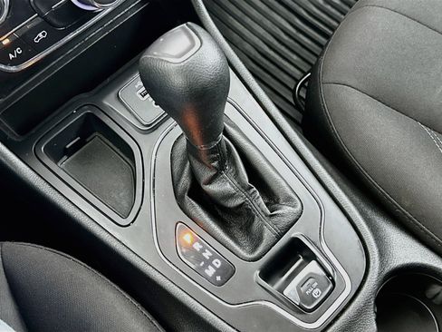Used 2019 Jeep Cherokee Latitude w/ Popular Appearance Group FWD image 23