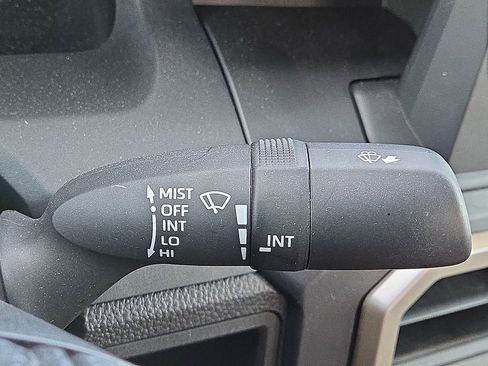 Used 2024 Toyota Tacoma SR image 27