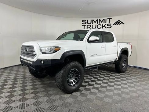Used 2016 Toyota Tacoma TRD Off-Road w/ Premium & Technology Package AWD/4WD image 3