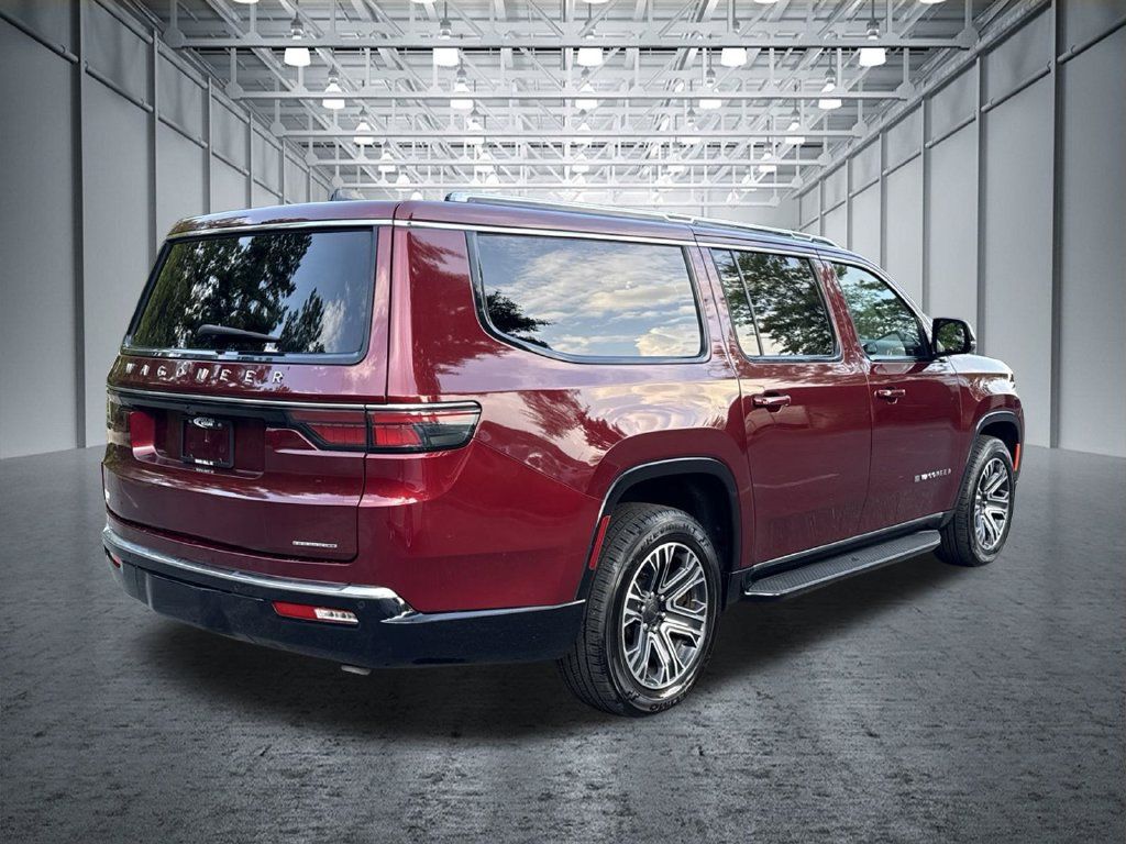 Used 2024 Jeep Wagoneer L Series II w/ Flexible Seating Group AWD/4WD image 9
