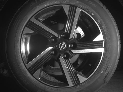 Used 2025 Nissan Sentra SV FWD image 17