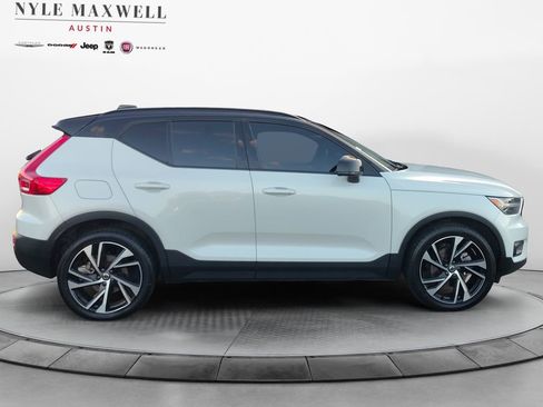 Used 2022 Volvo XC40 T5 R-Design w/ Advanced Package image 17