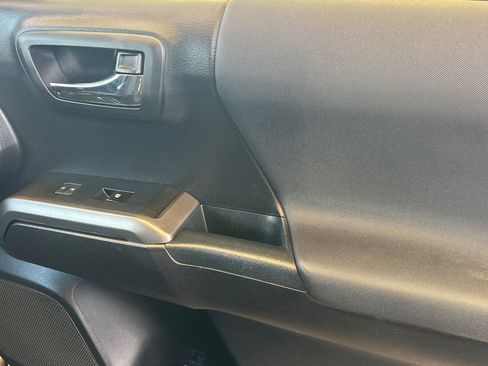 Certified 2018 Toyota Tacoma TRD Sport w/ Technology Package image 20