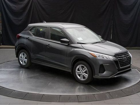 New 2025 Nissan Kicks Play S image 2