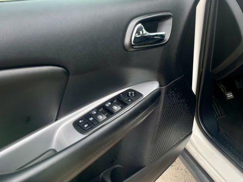 Used 2019 Dodge Journey SE w/ Premium Group FWD image 13