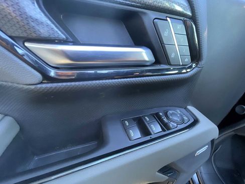 Used 2025 Chevrolet Silverado 2500 ZR2 w/ Technology Package image 23