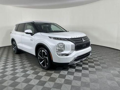 New 2025 Mitsubishi Outlander SE image 13