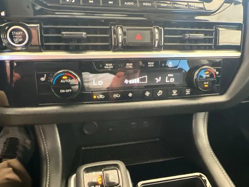 Certified 2023 Nissan Pathfinder SL w/ SL Premium Package AWD/4WD image 54