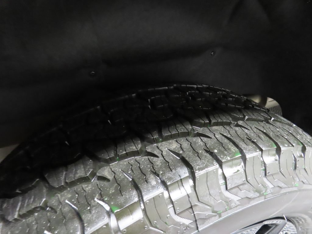 Used 2024 Chevrolet Silverado 1500 RST AWD/4WD image 38