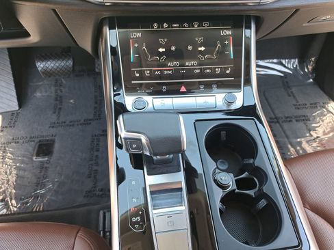 Used 2022 Audi Q8 Prestige AWD/4WD image 22