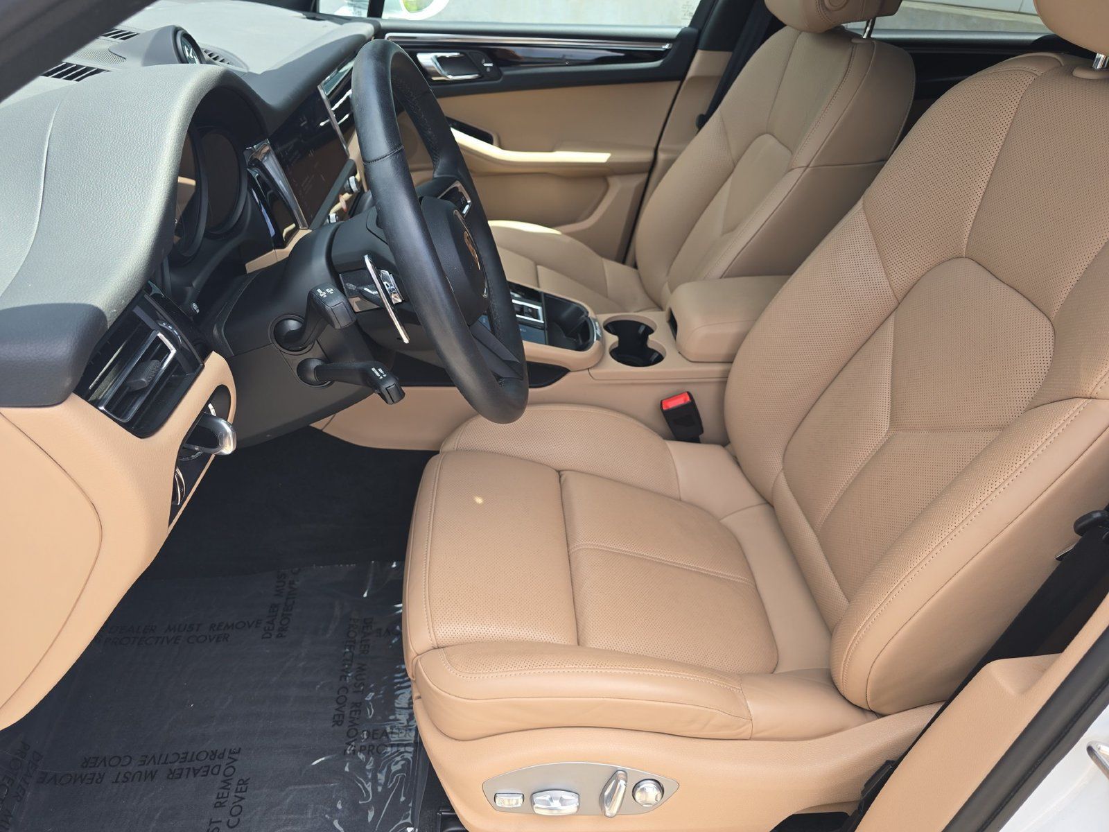 Certified 2026 Porsche Macan AWD/4WD image 5