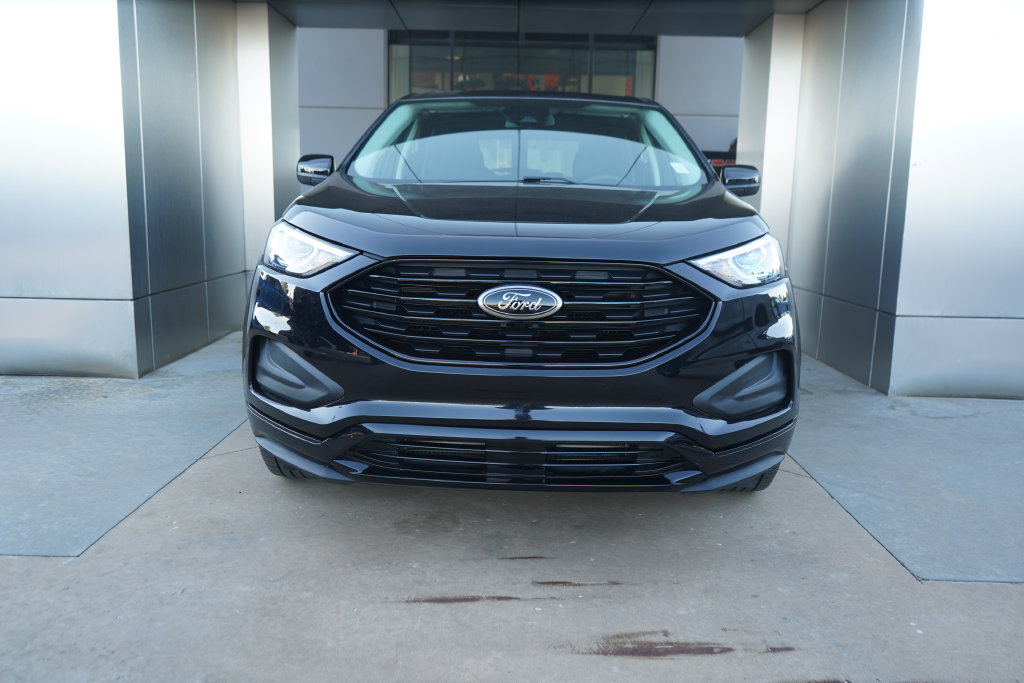 Certified 2024 Ford Edge SE w/ Black Appearance Package AWD/4WD image 4