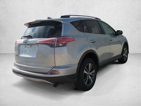 Certified 2017 Toyota RAV4 XLE FWD image 5