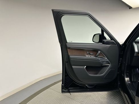 Used 2024 Land Rover Range Rover SE image 9