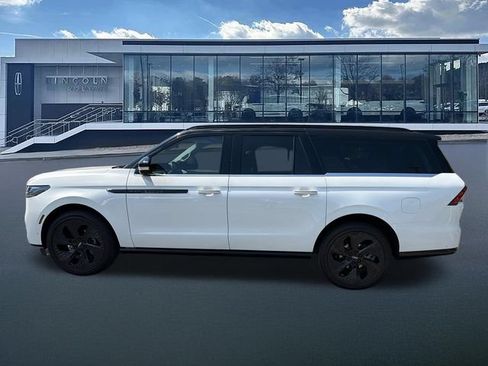Used 2025 Lincoln Navigator L Black Label AWD/4WD image 4