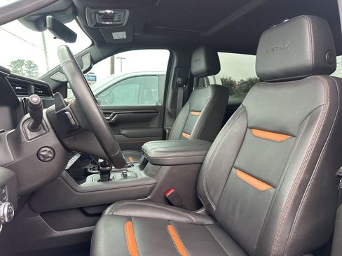 Used 2025 GMC Sierra 1500 AT4 w/ AT4 Premium Package AWD/4WD image 8