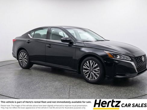 Used 2025 Nissan Altima 2.5 SV FWD image 1
