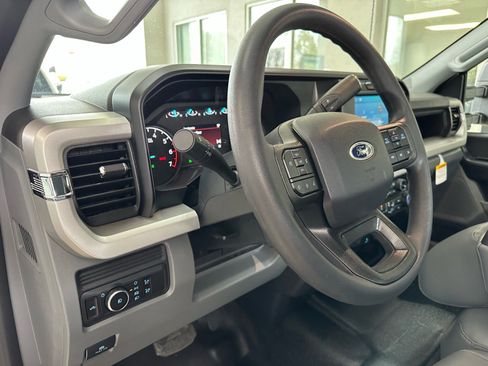 New 2026 Ford F250 XL w/ XL Chrome Package RWD image 19