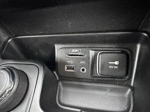 Used 2018 Jeep Cherokee Latitude Plus w/ Comfort/Convenience Group AWD/4WD image 27