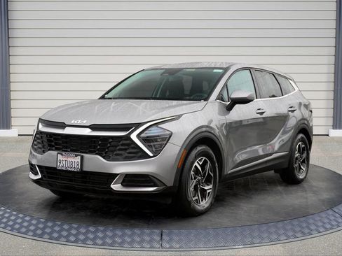 Used 2025 Kia Sportage LX image 3