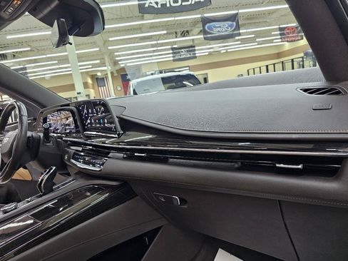 Used 2021 Cadillac Escalade Premium Luxury RWD image 23