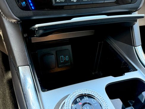 Used 2020 Ford Explorer Platinum w/ Premium Technology Package AWD/4WD image 23