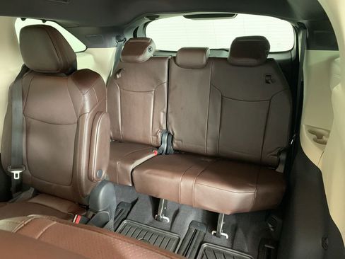 Used 2024 Toyota Sienna Platinum image 36