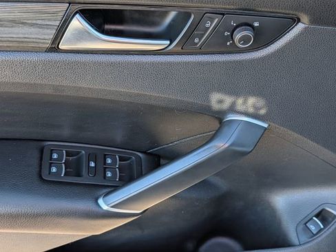 Used 2022 Volkswagen Passat 2.0T R-Line image 17