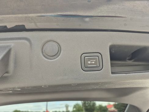 Used 2020 Chevrolet Equinox LT FWD image 25