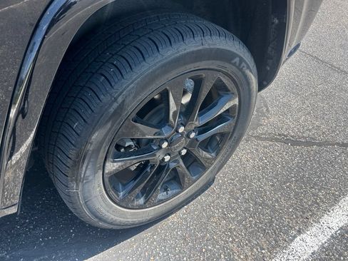 Used 2020 Jeep Grand Cherokee Altitude RWD image 9