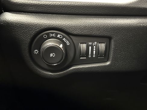 New 2026 Chrysler Pacifica Select AWD/4WD image 25