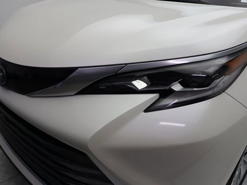 Certified 2021 Toyota Sienna Platinum image 3