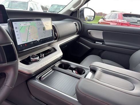 New 2025 Ford Expedition Active image 11