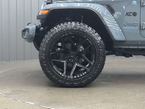 Used 2025 Jeep Wrangler Unlimited Sahara w/ Safety Group AWD/4WD image 9