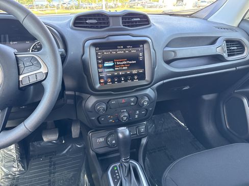 Used 2023 Jeep Renegade Latitude AWD/4WD image 28