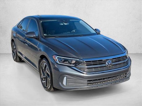 Used 2023 Volkswagen Jetta SEL image 3
