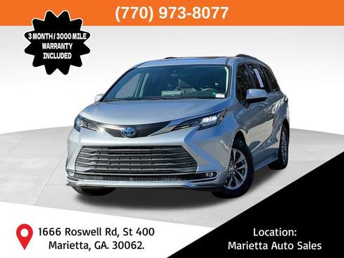 Used 2021 Toyota Sienna XLE image 1