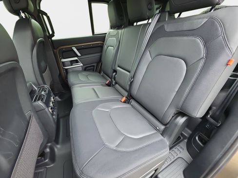Certified 2024 Land Rover Defender 110 X-Dynamic SE AWD/4WD image 15