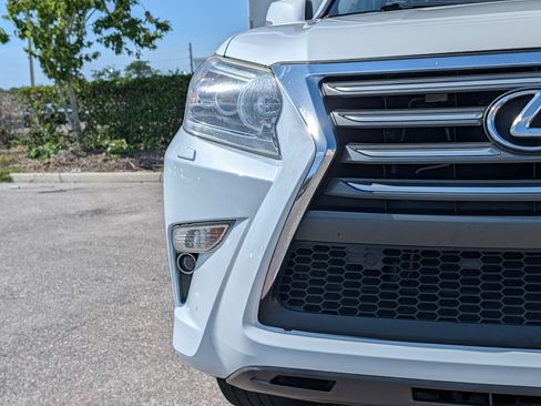 Used 2018 Lexus GX 460 Premium w/ Premium Package AWD/4WD image 9