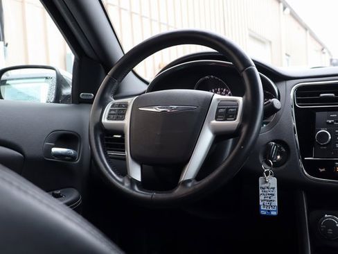 Used 2013 Chrysler 200 Limited image 35