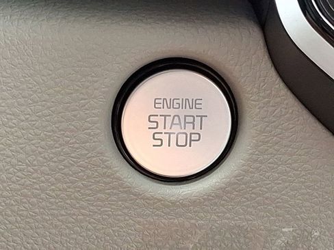 New 2026 Kia Carnival EX image 18