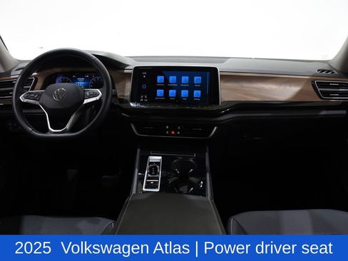 Used 2025 Volkswagen Atlas SE FWD image 8