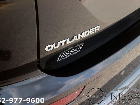 Used 2025 Mitsubishi Outlander SE FWD image 8