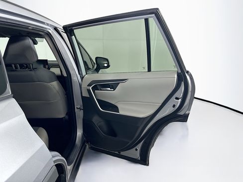 Used 2021 Toyota RAV4 XLE image 29