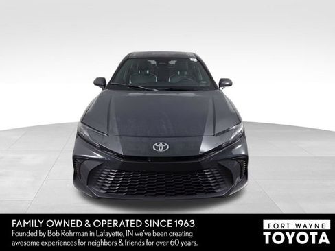Used 2025 Toyota Camry SE FWD image 3