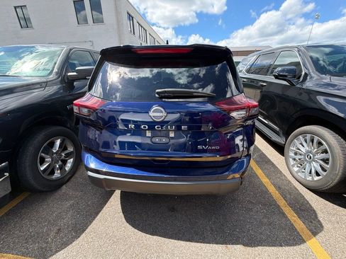 Used 2024 Nissan Rogue SV AWD/4WD image 7