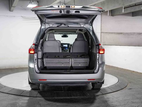 Certified 2020 Toyota Sienna XLE w/ XLE Navigation Package FWD image 27